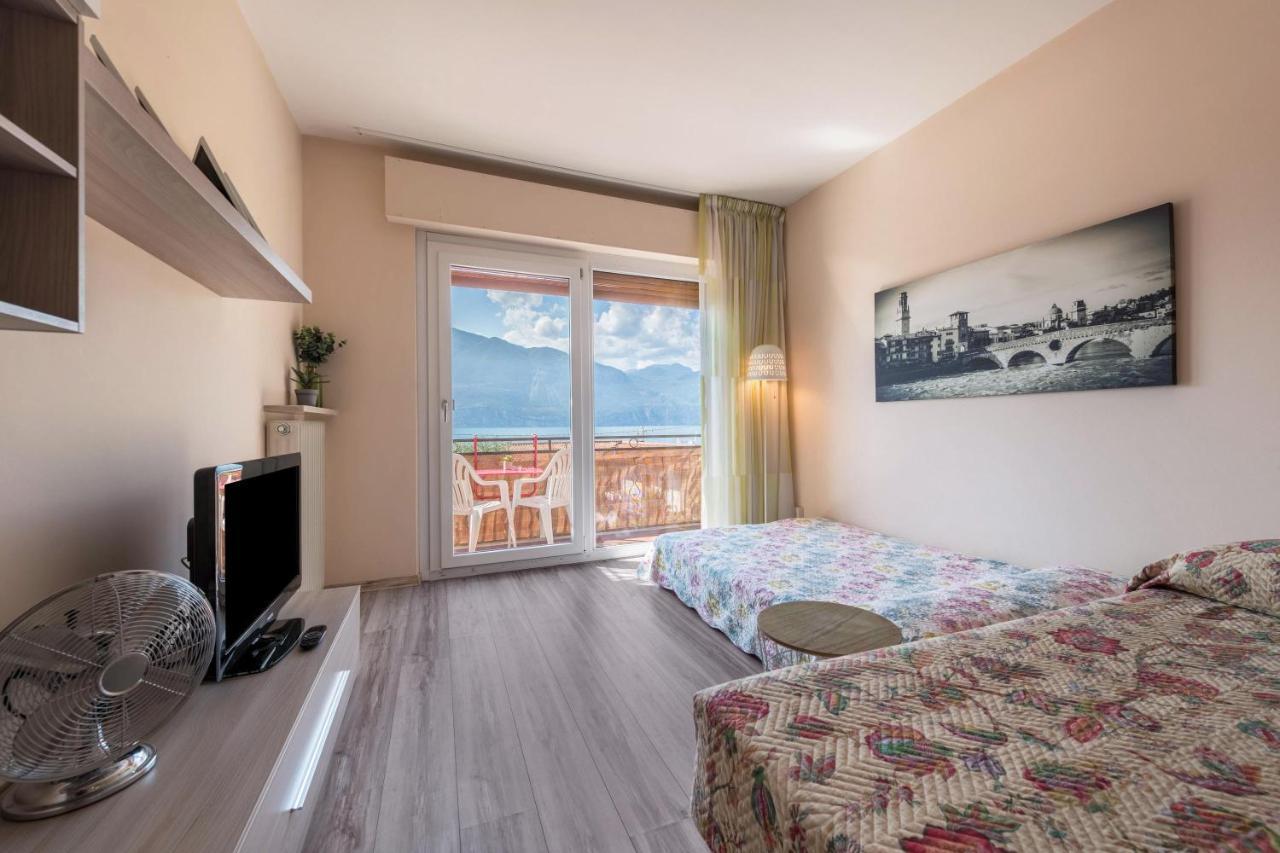 Lake View With Aircon - 5 Minutes From The Beach! Brenzone sul Garda Eksteriør billede