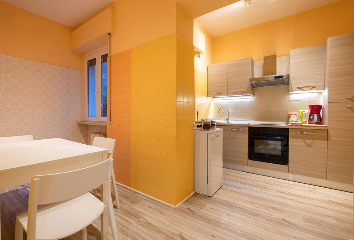 Lake View With Aircon - 5 Minutes From The Beach! Brenzone sul Garda Eksteriør billede